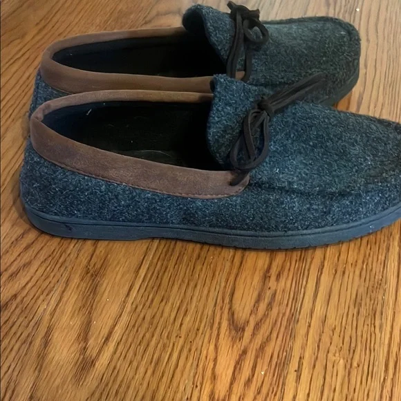 Dluxe by Dearfoams Men's Grayish Blue and Brown Shoes - Picture 5 of 5